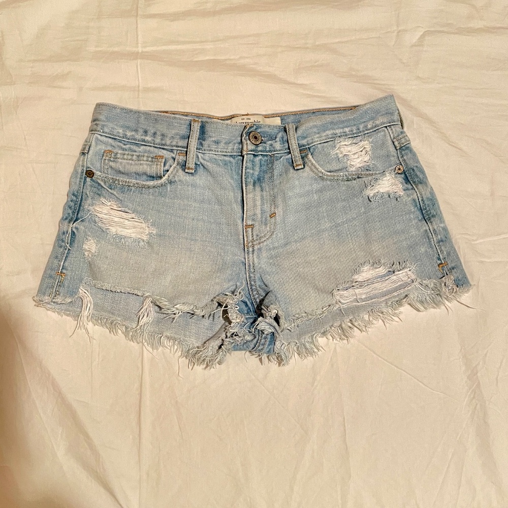 Abercrombie & Finch Low-Rise Distressed Denim short Shorts 100% Cotton size 0 25